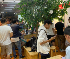 Rồng rắn đi xem iPhone 12, iPhone 12 Pro đầu tiên về Hà Nội lúc nửa đêm