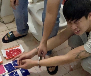 Vứt 3.600 viên thuốc lắc vào bồn cầu hòng phi tang