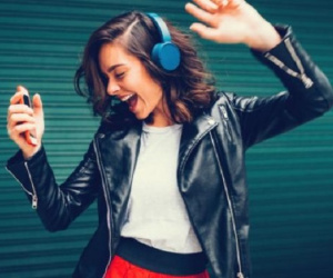 Hướng dẫn tìm tên bài hát chỉ bằng cách ngân nga với công cụ chính chủ của Google