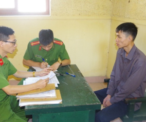 Khởi tố kẻ cướp suýt thiêu sống bà cụ 90 tuổi