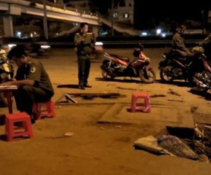 Hai nhóm thanh niên dàn trận hỗn chiến, đuổi chém nhau qua nhiều tuyến phố Hà Nội