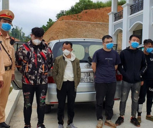 Chặn bắt 20 người nước ngoài nhập cảnh trái phép trên cao tốc Hà Nội - Hải Phòng