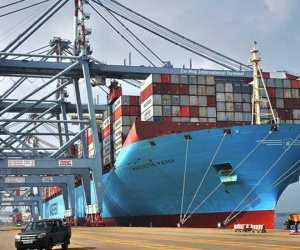 Tàu container lớn nhất thế giới cập cảng Cái Mép