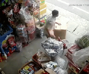Vụ ô tô lao vào nhà dân làm 3 người chết: Phút hãi hùng qua lời kể bà chủ tiệm thuốc thoát nạn