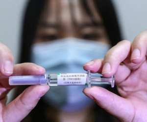Người dân Trung Quốc đổ xô tiêm thử vaccine COVID-19