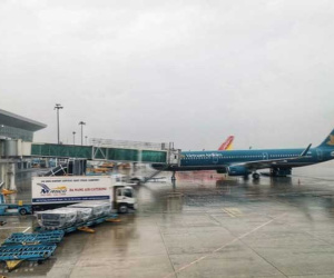 Tạm đóng cửa 6 sân bay ở miền Trung, dừng tàu hỏa để tránh bão số 9