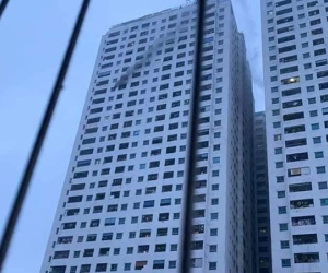 Cháy lớn tại chung cư HH Linh Đàm vào sáng sớm, hàng trăm người hoảng sợ tháo chạy