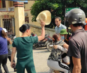 Người thân nữ sinh Học viện Ngân hàng khóc ngất tại hiện trường phát hiện thi thể