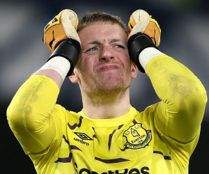 Pickford bị dọa giết, phải thuê vệ sĩ sau khi khiến Van Dijk nghỉ hết mùa