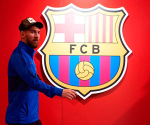 Chủ tịch Barca từ chức, Messi sẽ đi hay ở lại?