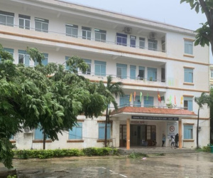 Bệnh viện vùng bão cho bệnh nhân nhẹ về nhà, sẵn sàng cấp cứu
