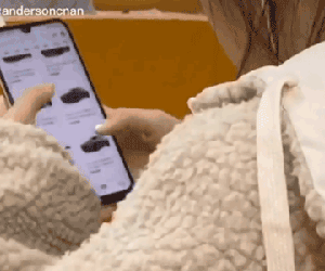 Nữ sinh 'chơi trội' mua siêu xe online qua mạng không cần nhìn giá, bỏ hơn 9 tỷ đồng thanh toán trong 1 nốt nhạc khiến dân mạng giật mình