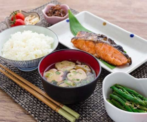 Bốn thói quen khi ăn của người sống thọ