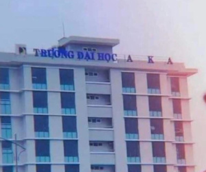 Bão thổi bay mất tên trường, sinh viên Đà Nẵng phải đăng đàn nhờ tìm giúp