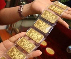 Giá vàng trong nước rớt mạnh