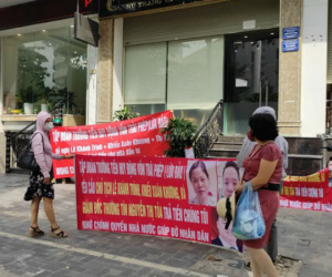 Hà Nội: Hàng trăm người già kiệt quệ vì góp vốn cho 'tập đoàn hứa hão' kéo đến văn phòng tìm ông chủ