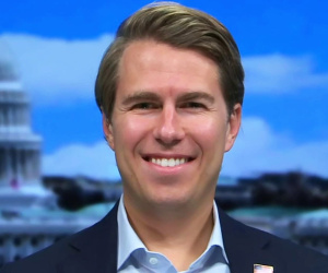 Quan chức giấu tên bí ẩn chỉ trích tổng thống Trump lộ diện