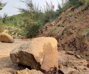 Sạt lở núi ở Hà Tĩnh, phát 7 lệnh sơ tán dân khẩn cấp