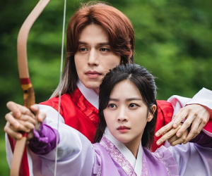 Tại sao 'Bạn trai tôi là hồ ly' của Lee Dong Wook thu hút người xem ở mọi lứa tuổi?