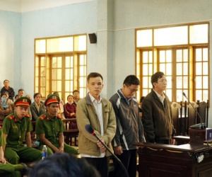 Cựu chủ tịch huyện hầu tòa vì tham ô tiền xây nghĩa trang liệt sĩ