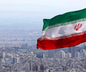 Mỹ bắt giữ lô tên lửa và trừng phạt 11 công ty vì giao dịch dầu mỏ với Iran