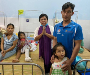 Người đàn ông bật khóc 'xin đi xe chứ không cần tiền' đã gặp được vợ con sau vụ sạt lở đất kinh hoàng ở Trà Leng