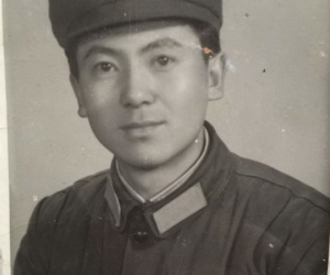 Khoe bố là cực phẩm thời trẻ, cô gái khiến dân tình thi nhau 'đặt gạch' khi tiết lộ mình còn có anh trai