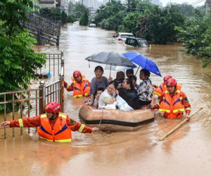Thứ trưởng Bộ NN&PTNT: 'Chưa bao giờ trong vòng 20 ngày miền Trung chịu 4 cơn bão'