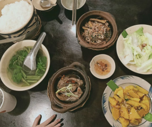 Đón mẹ chồng ở nước ngoài về bằng mâm cơm quê, bà tỏ ra khó chịu nhưng nghe con dâu nhắc tới 6 chữ bà tuyên bố cho luôn căn nhà 5 tỷ