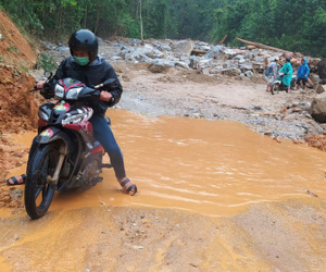 Mưa lớn khiến nhiều nơi ở Trà Leng sạt lở trở lại, đưa chuyên gia địa chất đến hỗ trợ tìm người mất tích
