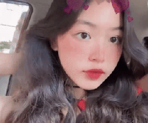 Ái nữ nhà Quyền Linh khoe sắc, dân mạng so sánh với huyền thoại Hồng Kông