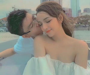 Cô bạn gái úp mở chuyện lấy chồng, khoe nắm tay ai đó trên ô tô nhưng có phải thiếu gia Sài Gòn nữa không thì chưa rõ