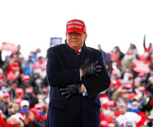Trump, Biden dồn lực phút chót