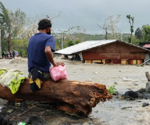 Hình ảnh tan hoang, hàng trăm ngôi nhà bị chôn vùi dưới đất đá trong siêu bão Goni ở Philippines