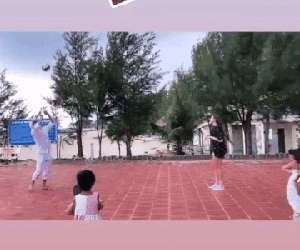 Xa bạn gái, thủ thành quốc dân phải đăng video 3 tháng trước cho... đỡ nhớ