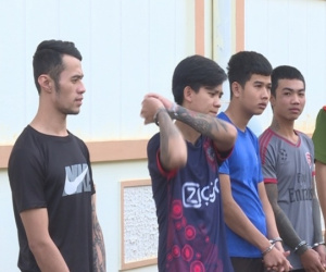 Nhóm 'chăn dắt' chém trọng thương khách hát vì mâu thuẫn với nữ tiếp viên karaoke