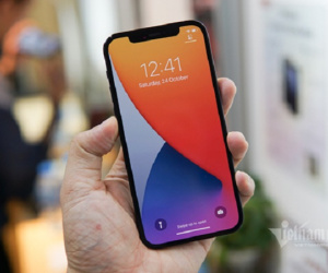 Giá iPhone 12 xách tay giảm từ 4-6 triệu đồng