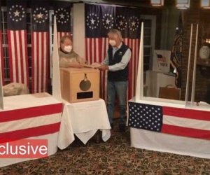 Trump - Biden chia nhau chiến thắng ở hai điểm bỏ phiếu đầu tiên