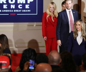 Các con ông Trump nở nụ cười rạng rỡ tham gia tiệc theo dõi kết quả bầu cử, 'nữ thần Nhà Trắng' Ivanka nổi bật với vẻ đẹp hoàn hảo