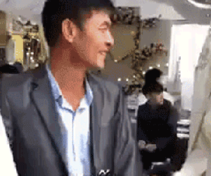 Nước mắt nước mắt dài lôi kéo không cho bố đi sau đám cưới, nhưng lời đáp trả siêu phũ mà cô dâu nhận về lại khiến dân tình cười ngã ngửa