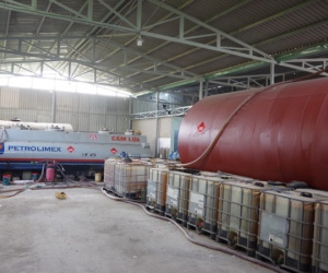 Phát hiện cơ sở sản xuất xăng A95 giả quy mô lớn