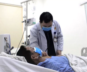 Đang lái xe đưa đón học sinh, nam tài xế bị nhồi máu cơ tim bất tỉnh
