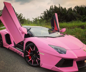 Vừa mua Lamborghini Aventador biển số tứ quý 9, nữ doanh nhân Việt lập tức đổi màu xe sang hồng cực chói loá