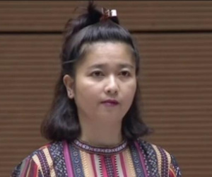 Nữ thiếu tá: Pin năng lượng mặt trời hết hạn thì đưa lên mặt trăng hay để nướng bò một nắng?