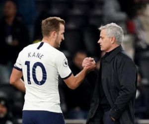 Mourinho phàn nàn các trụ cột... thi đấu quá hay khiến ông khó xoay tua đội hình