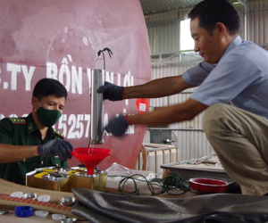 Hàng ngàn lít xăng giả tại Vũng Tàu được sản xuất như thế nào?