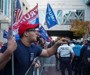 Người ủng hộ Trump và Biden biểu tình ở Pennsylvania