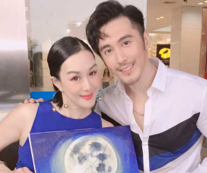 'Bom sex gốc Việt' Chung Lệ Đề và chồng trẻ kỷ niệm 4 năm ngày cưới, dù đã ngoài 50 nhưng vẫn cố gắng sinh con