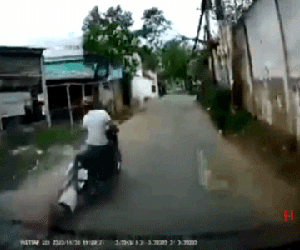 Tên cướp kéo lê cô gái trẻ hàng trăm mét trên đường phố Sài Gòn bị bắt