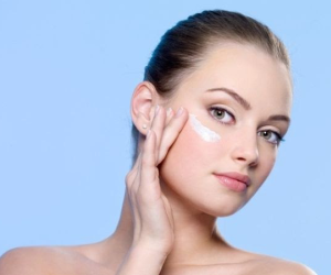 Vết chân chim 'biến mất' chỉ với 8 bước đơn giản